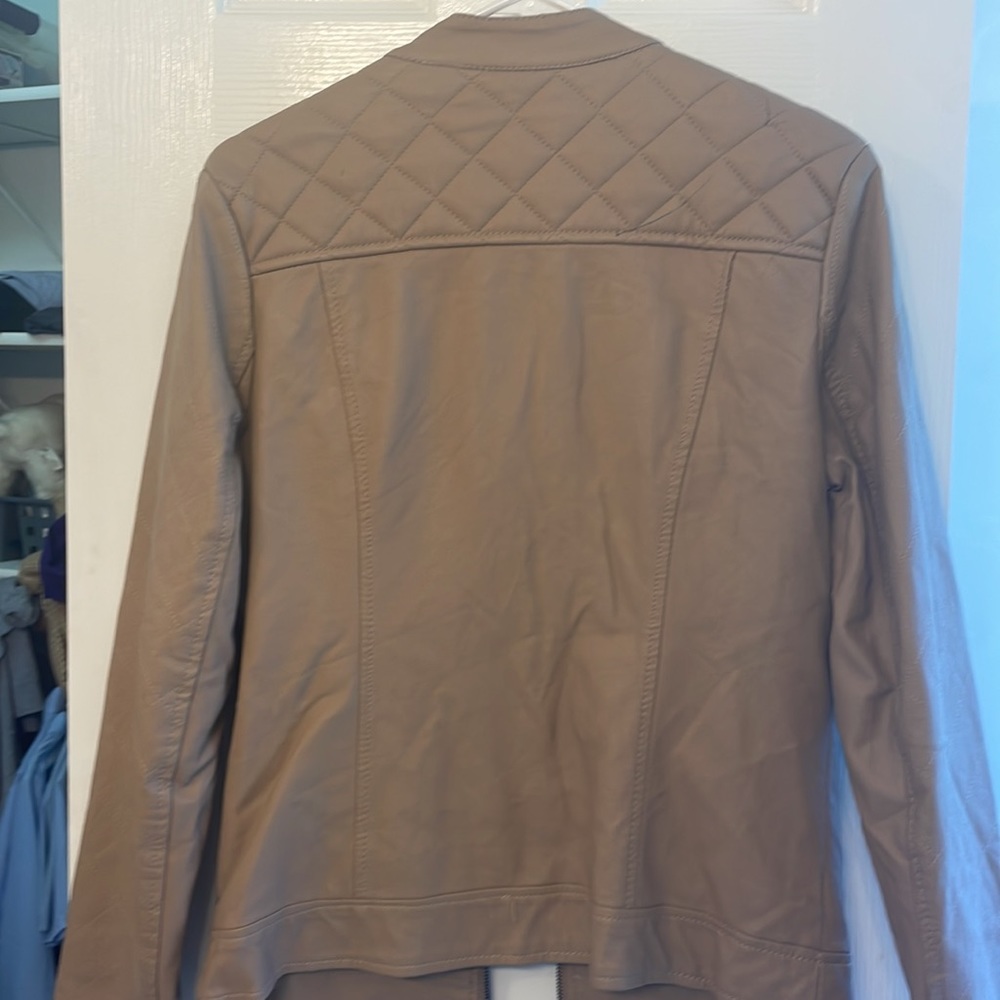 Is In Very Good Condition. Size Lg If It On I Am … - image 3